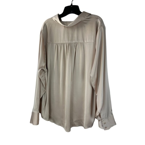 NWT Torrid Madison Satin Button Up Long Sleeve Shirt Blouse Top Plus Size 2 2X - Picture 8 of 9